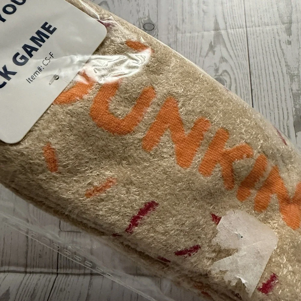 Dunkin Fuzzy Socks One Size Beige Orange Sprinkles‎ Cozy Lounge Slipper Sock